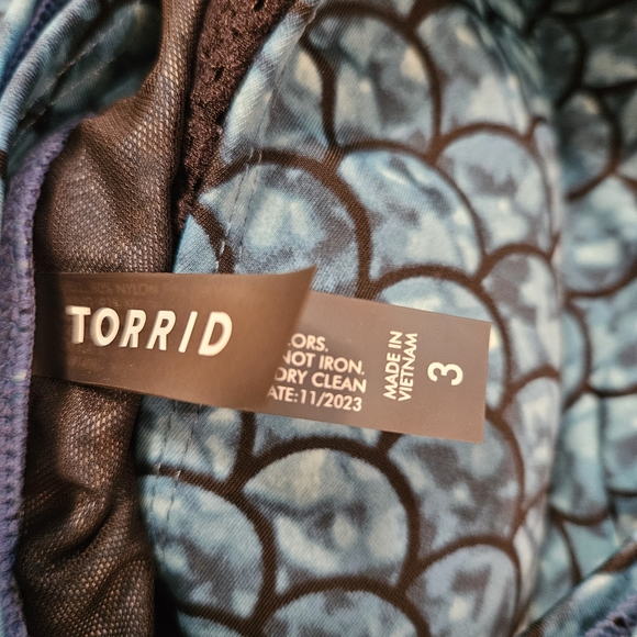 Torrid Mermaid Scale Print Lace Trim Mid Wireless Swim Dress - 3x - Picture 2 of 5